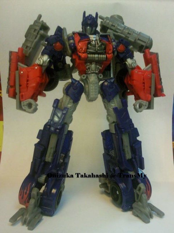 Transformers Dark Of The Moon Voyager Optimus Prime  (2 of 4)